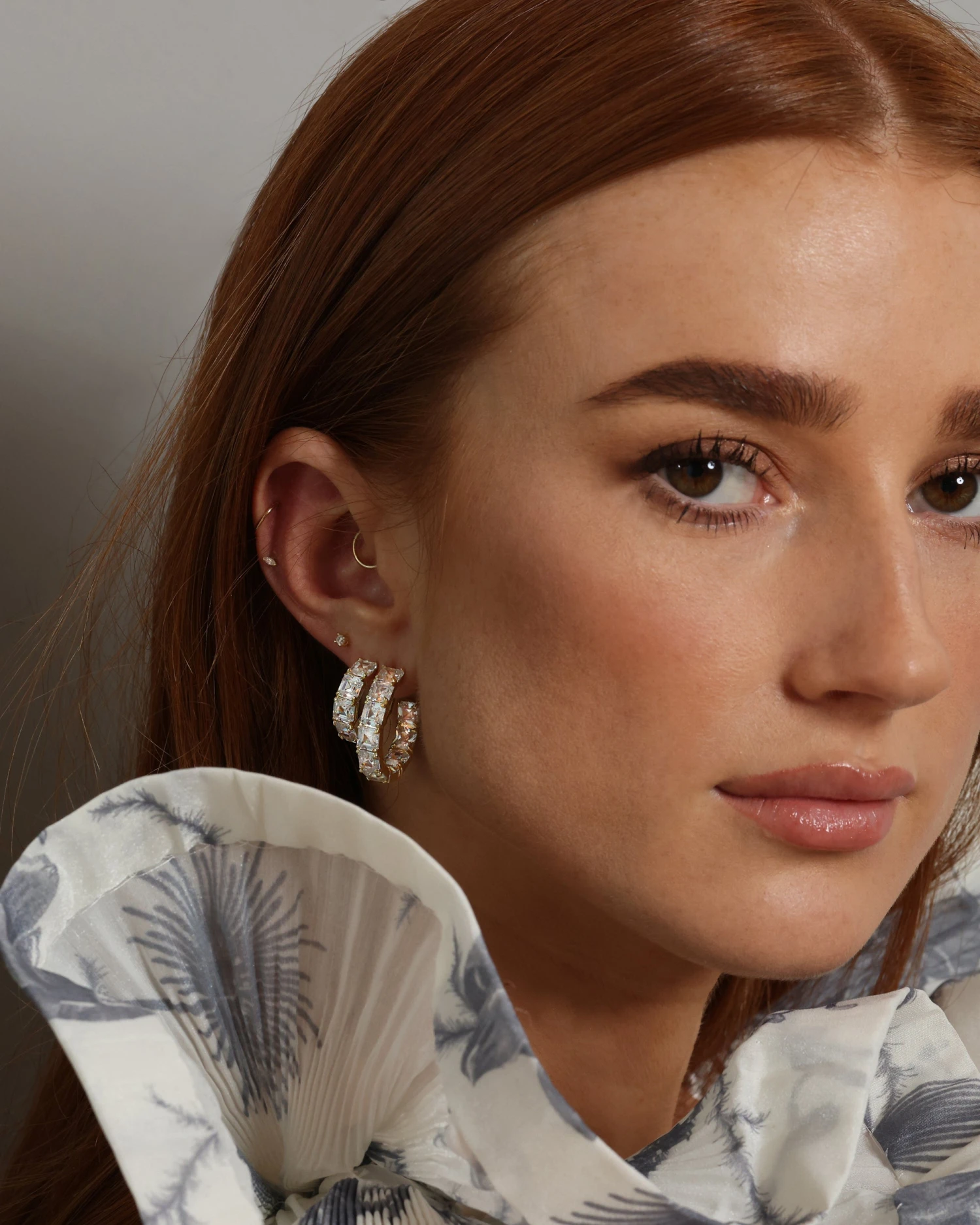 The Queen's Hoops 1" - Gold|White Diamondettes 7 The Queen's Hoops 1" - Gold|White Diamondettes - Image 5