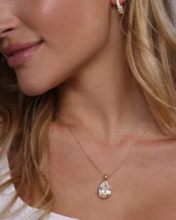 "She's So Stunning" Teardrop Necklace - Gold|White Diamondettes 13 "She's So Stunning" Teardrop Necklace - Gold|White Diamondettes -Melinda Maria July 7 20238958 Editcopy 7fed5001 4cdb 4b6f 86ef a5e7ea883f22